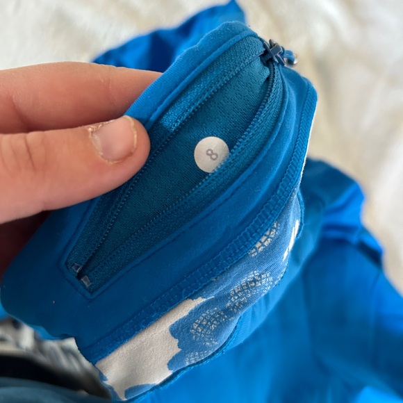 Lululemon capri pants in bright blue/hawaiin pattern - Picture 3 of 5